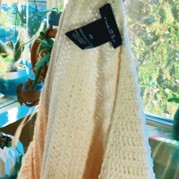 Cozy Light Chenille Cream Woven Sweater β¨ - Picture 3 of 6